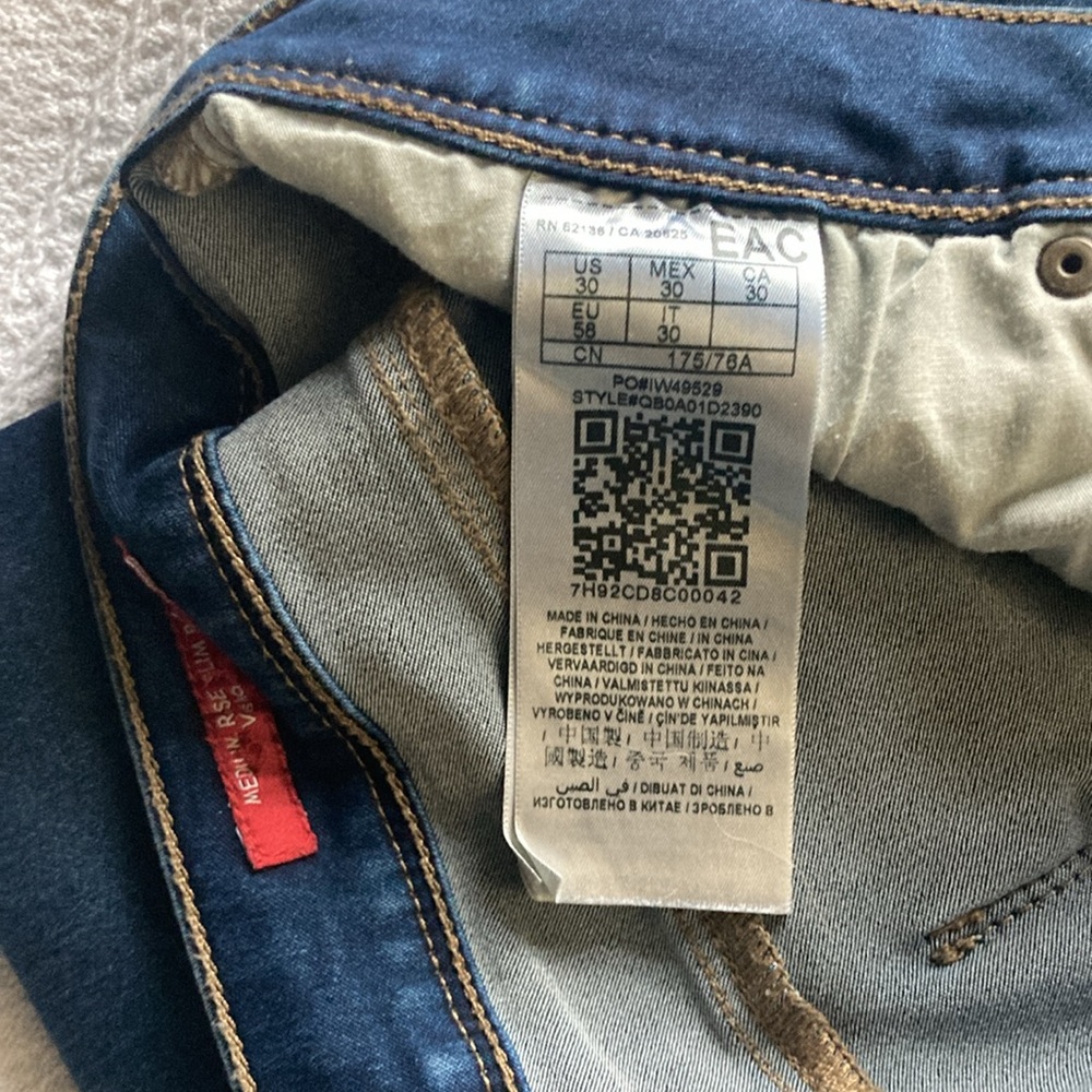 GUESS Medium Rise Slim Boot - Picture 4 of 4